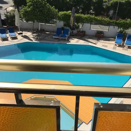 ホテル Kahraman シダ