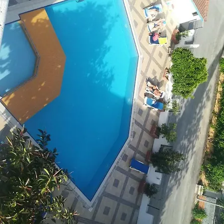 ホテル Kahraman シダ